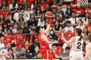 九游体育:“双塔”闪光 中国女篮热身赛击败日本队